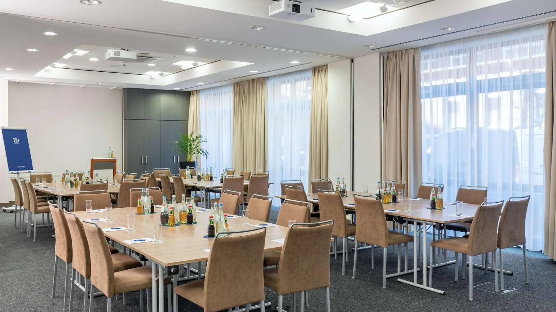 Nh Hamburg Altona Hotel